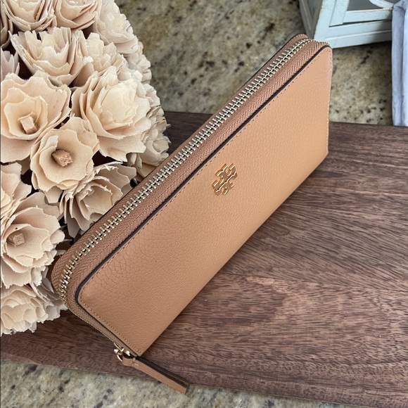 New ❤️ Tory Burch LEATHER ZIP CONTINENTAL WALLET - Picture 7 of 7